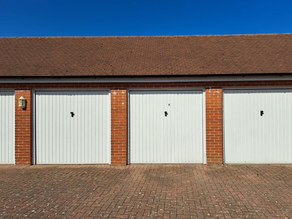 LOCK-UP GARAGE