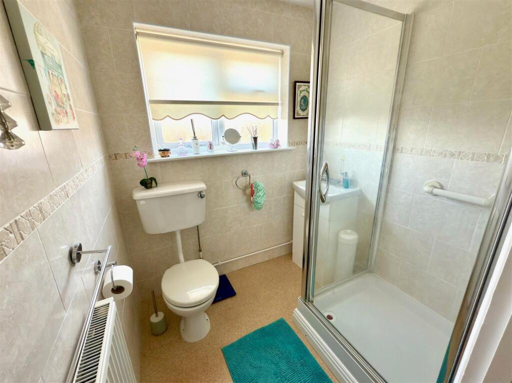 SHOWER ROOM.jpg