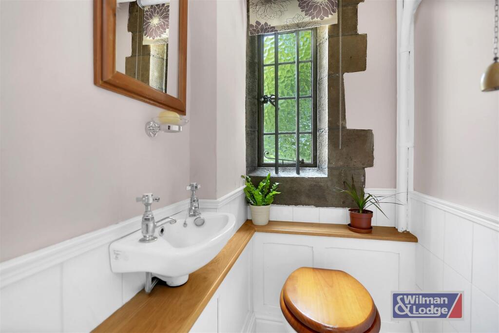 Four Double Bed Character Property in Steeton (30)