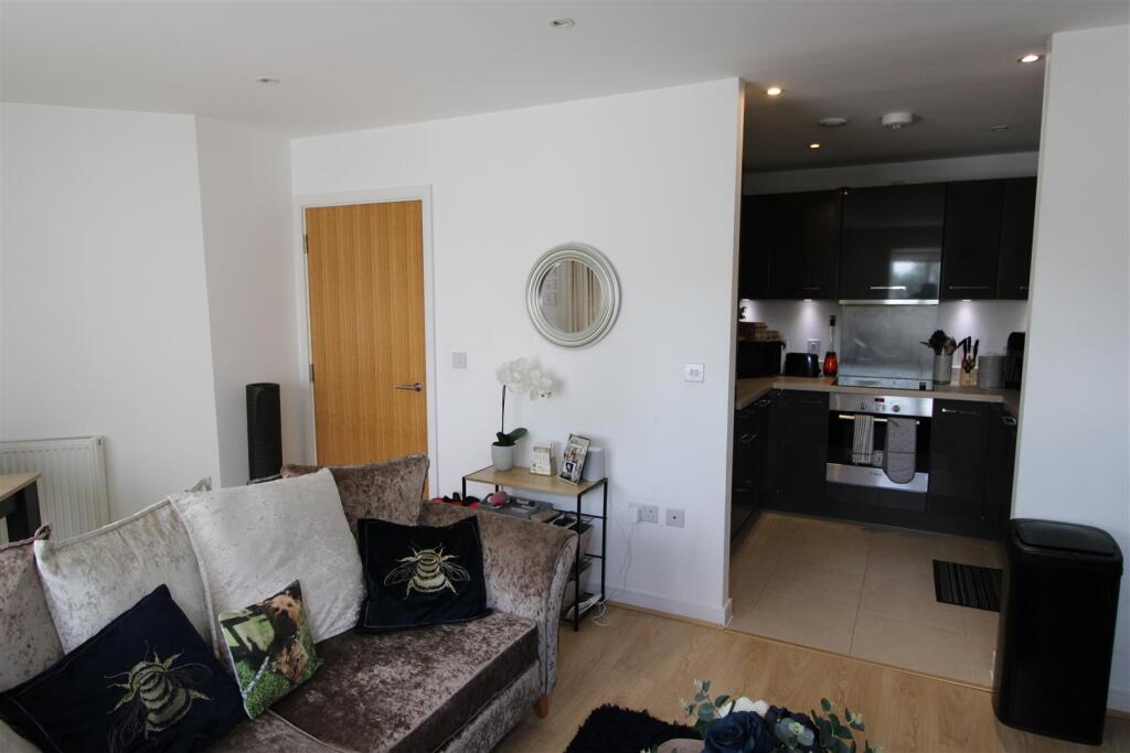 lounge - kitchen.JPG