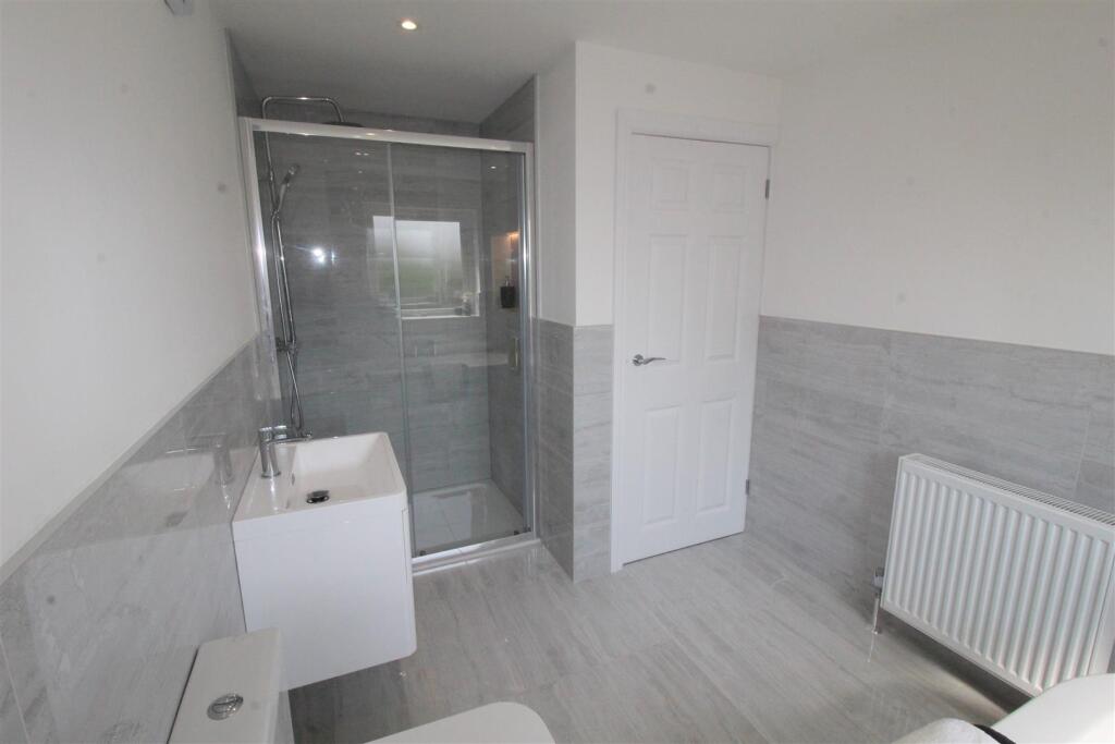 Highbury Road East, 43, bathroom 3.JPG