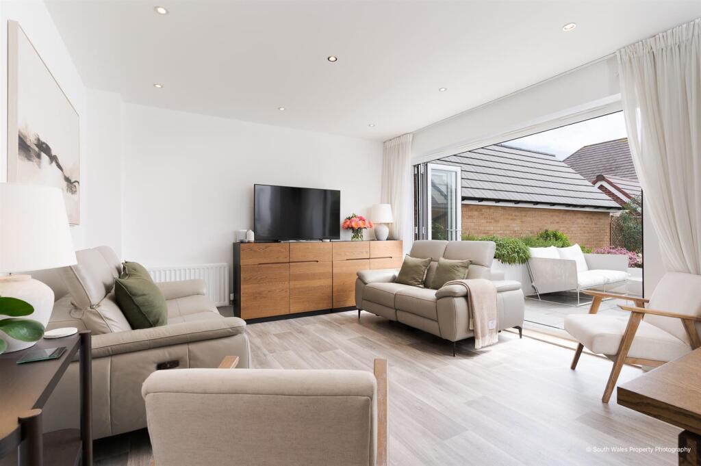6 Coed Golau Close, Llanwern-SWPP-WEB-17.jpg