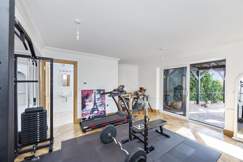 Roedean Crescent, 4-036.jpg