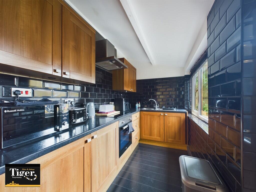 CAM02176G0-PR0315...