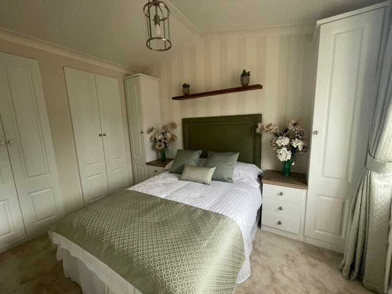 Chartwell Main Bedroom.jpg