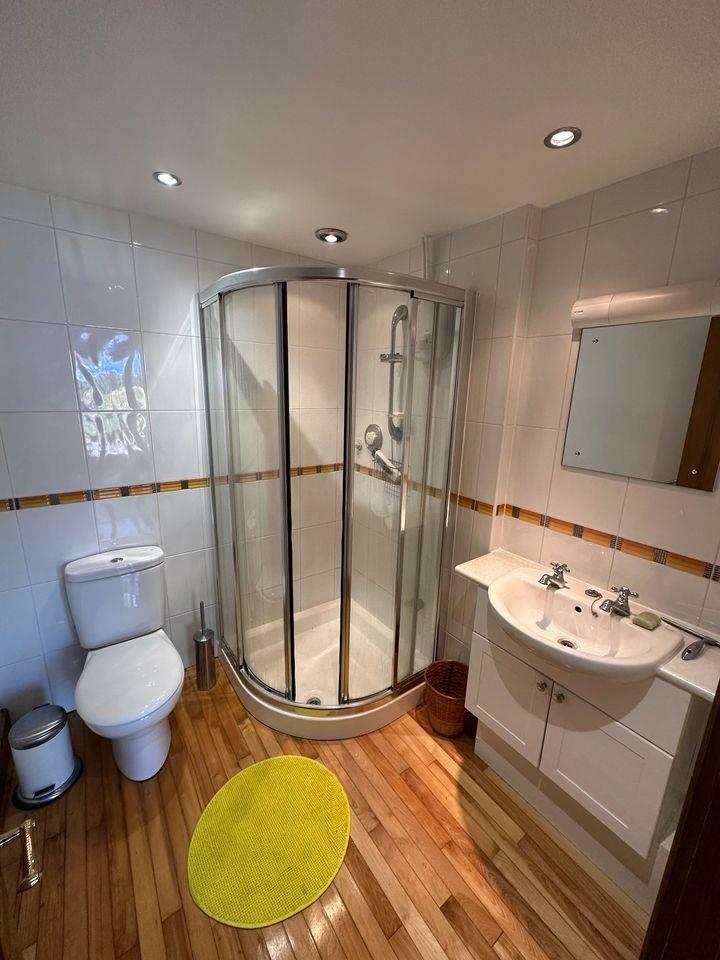 Annexe bathroom