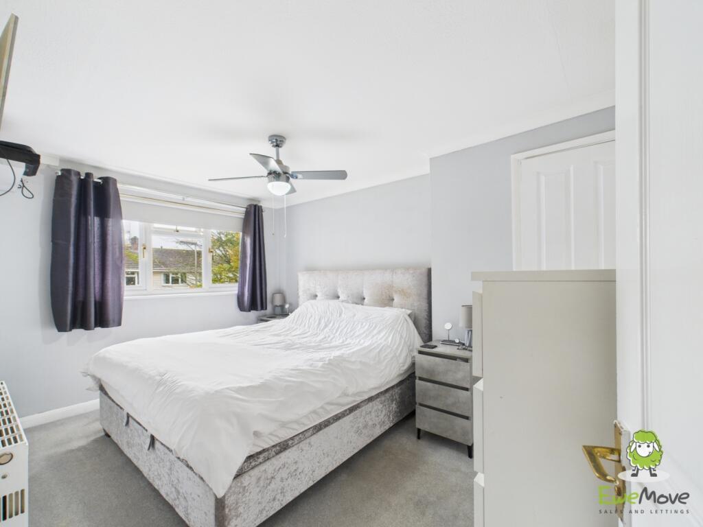 EweMove Estate Agents Basingstoke - Lea Close - Be