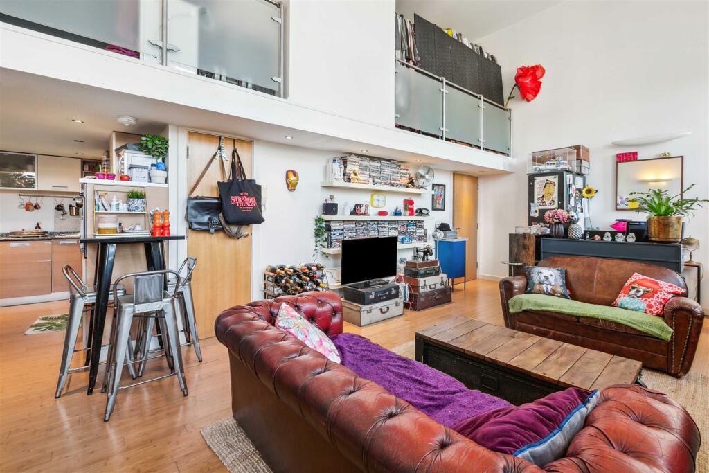 Flat 15 - 1 Reed Place, Clapham, SW4 7LF-4.jpg