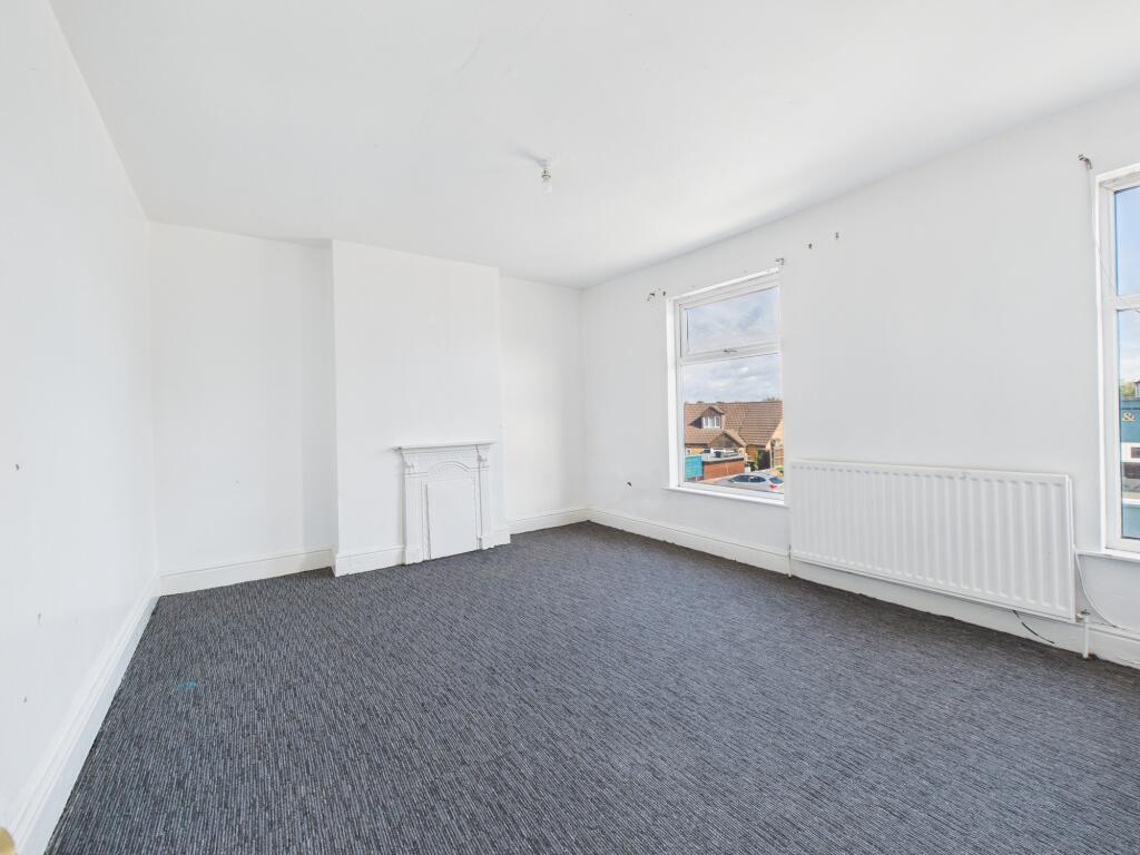 CAM04825G0-PR0181-STILL010