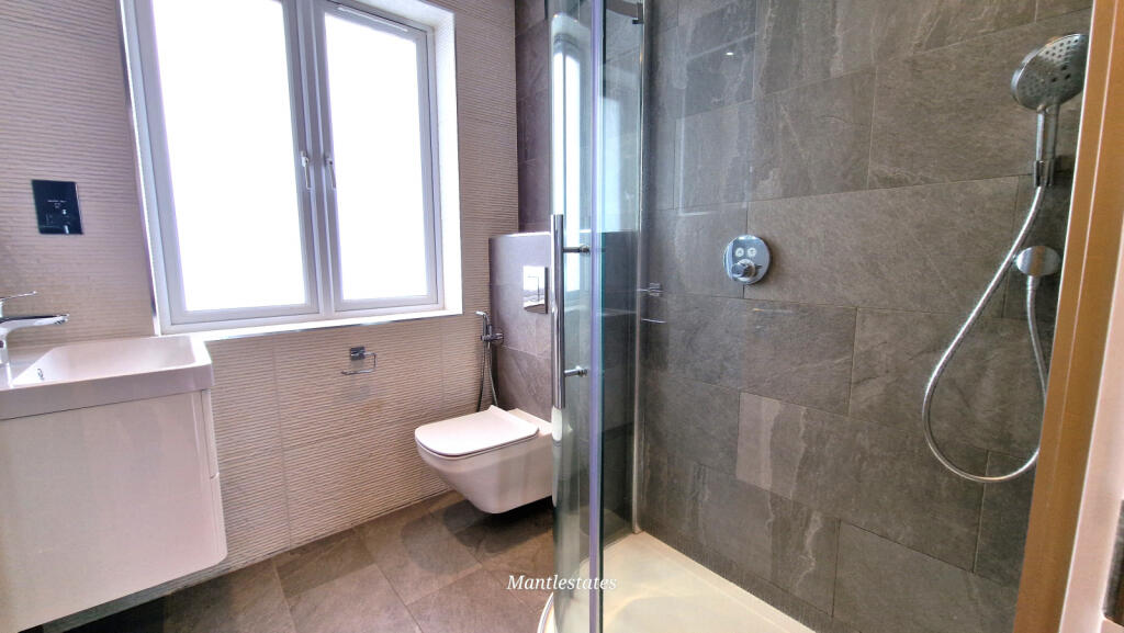 SHOWER ROOM