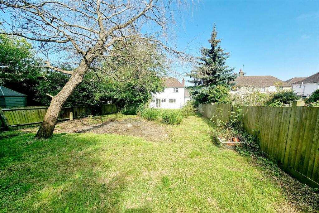 REAR ELEVATION &amp; GARDEN: