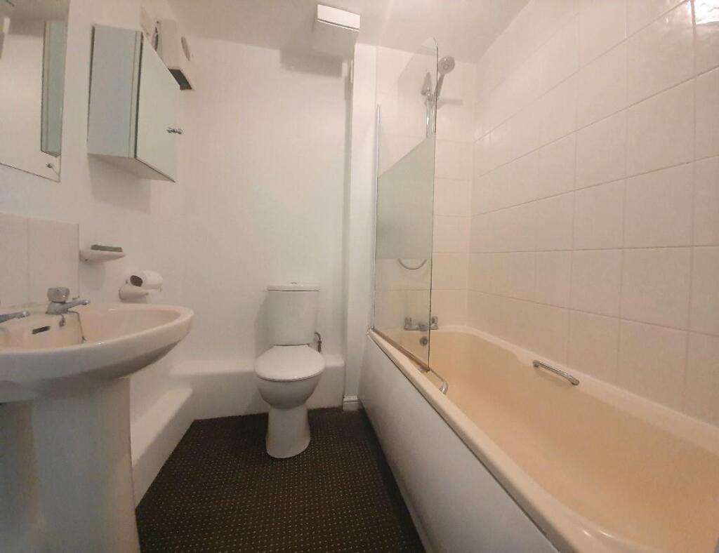 Villiers House, Sandy Lane - Bathroom