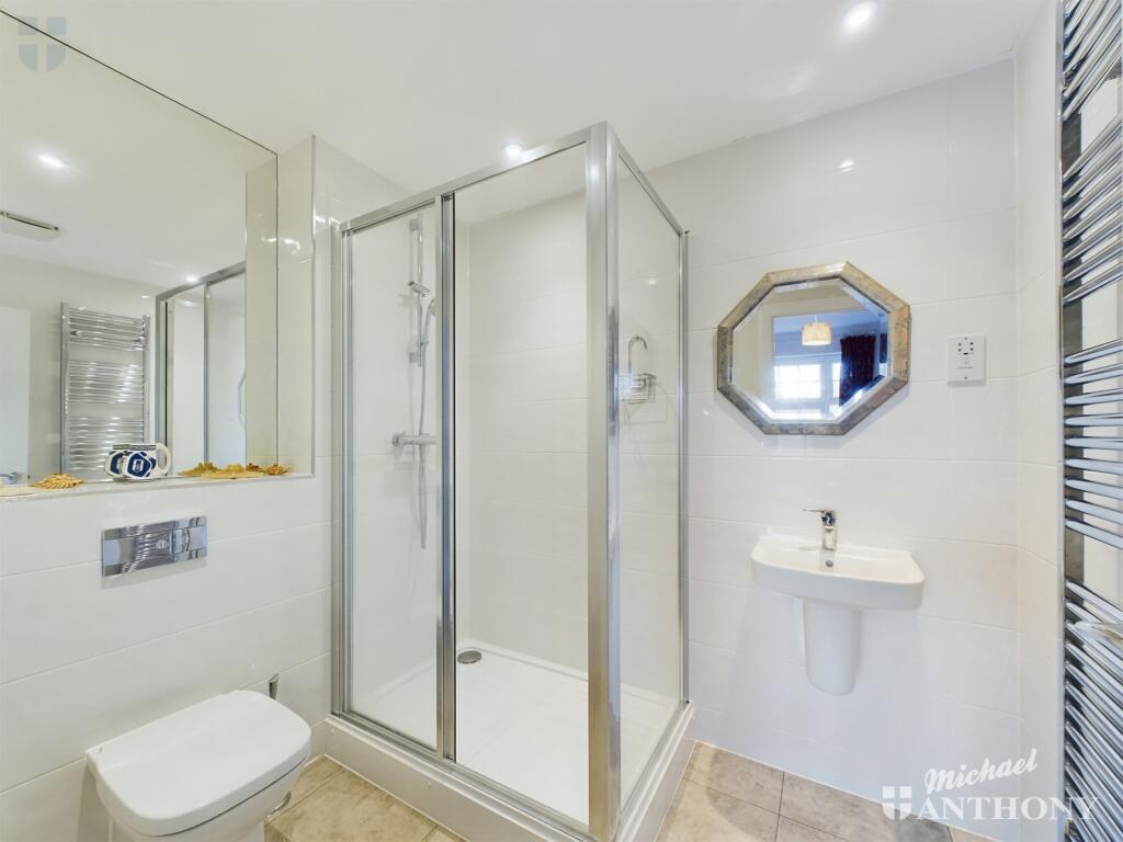 CAM03218G0-PR0464-STILL009