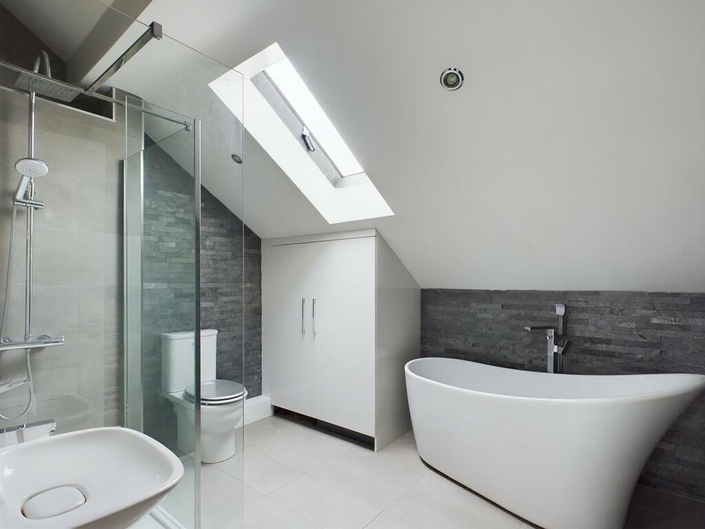 11-Family_Bathroo...