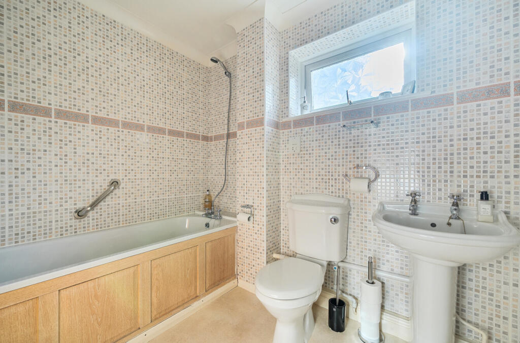 1370688-28-68fb67...