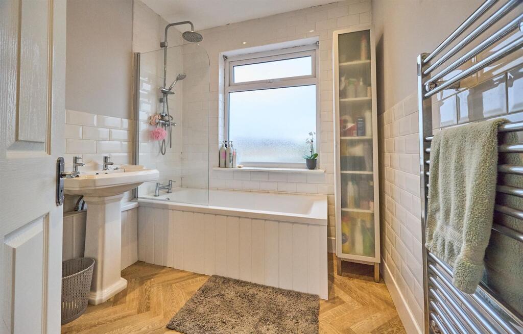 Family Bathroom to rear