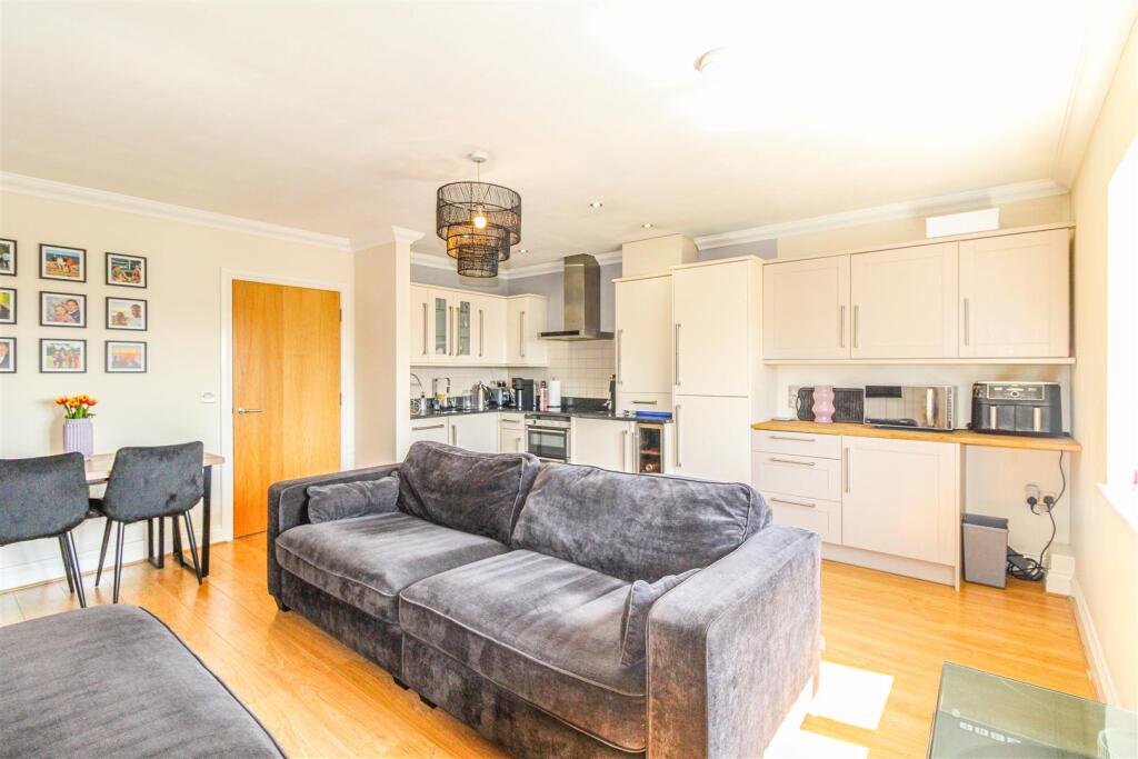 Open plan lounge/kitchen/dining space