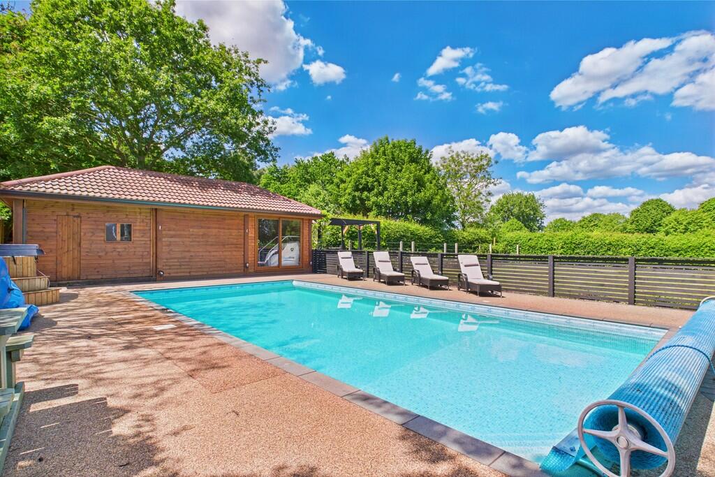 CAM01689G0-PR0470...