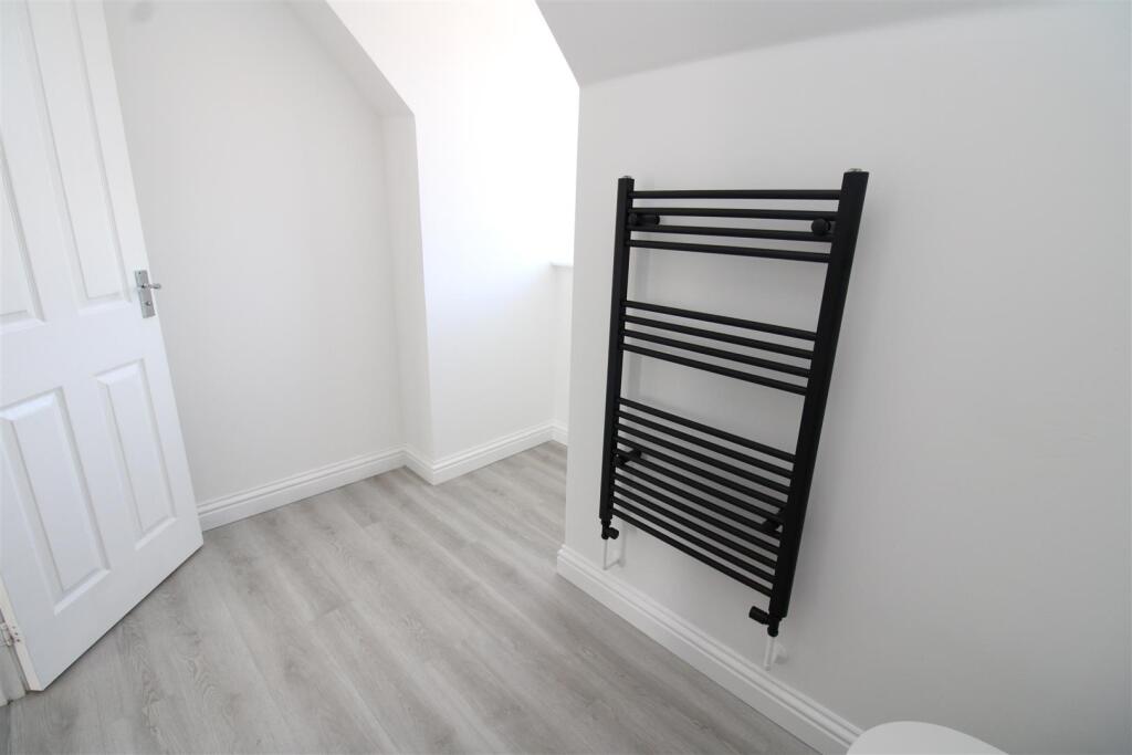 Ensuite 2.JPG
