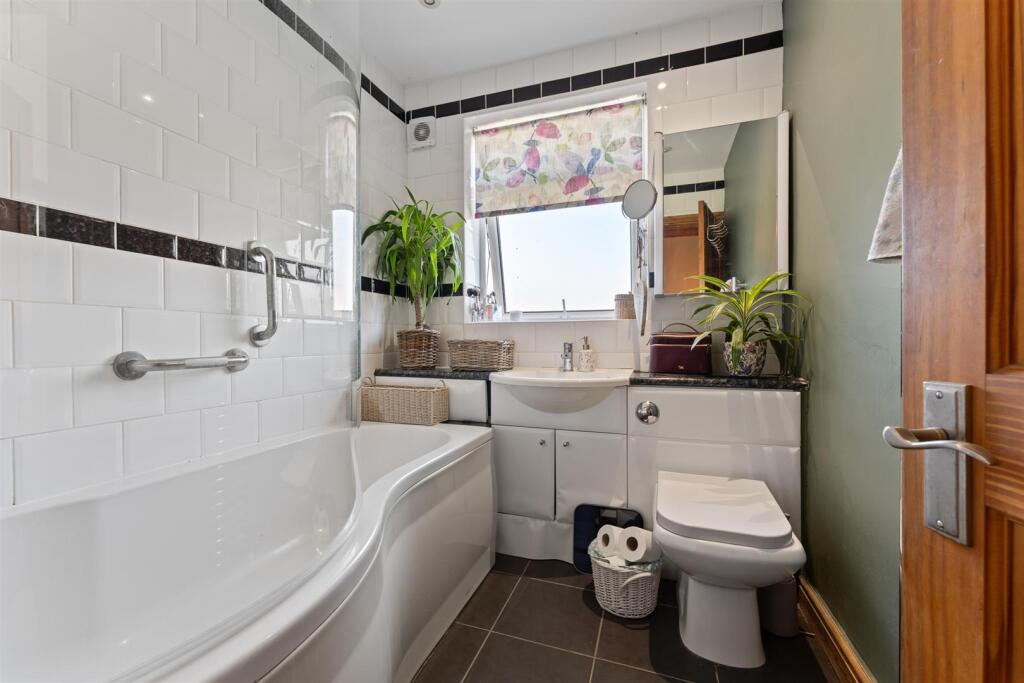 10 Rayleigh Avenue, Cheshire._-26.jpg