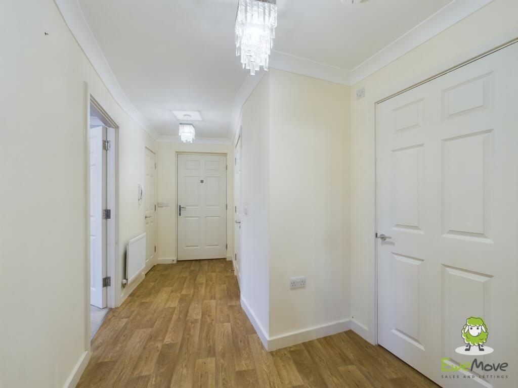 CAM03778G0-PR0128-STILL004