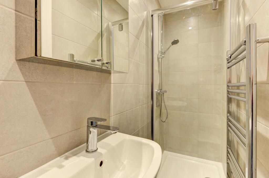 28 Caledonian Road Bathroom 2 (2)