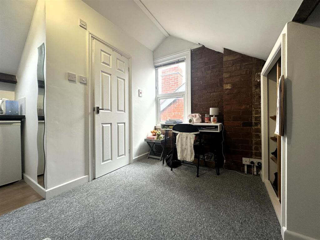 Bedroom 5 III.jpg