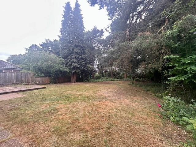 13 The Fairway gardens.jpg