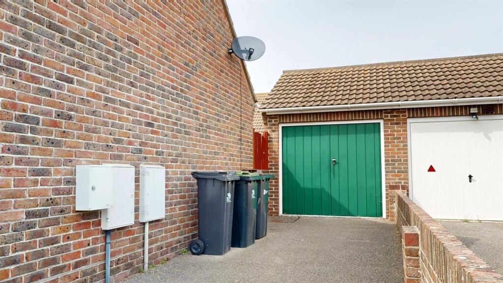 GARAGE.jpg
