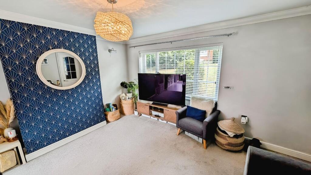 98 Finch lounge 4.jpg