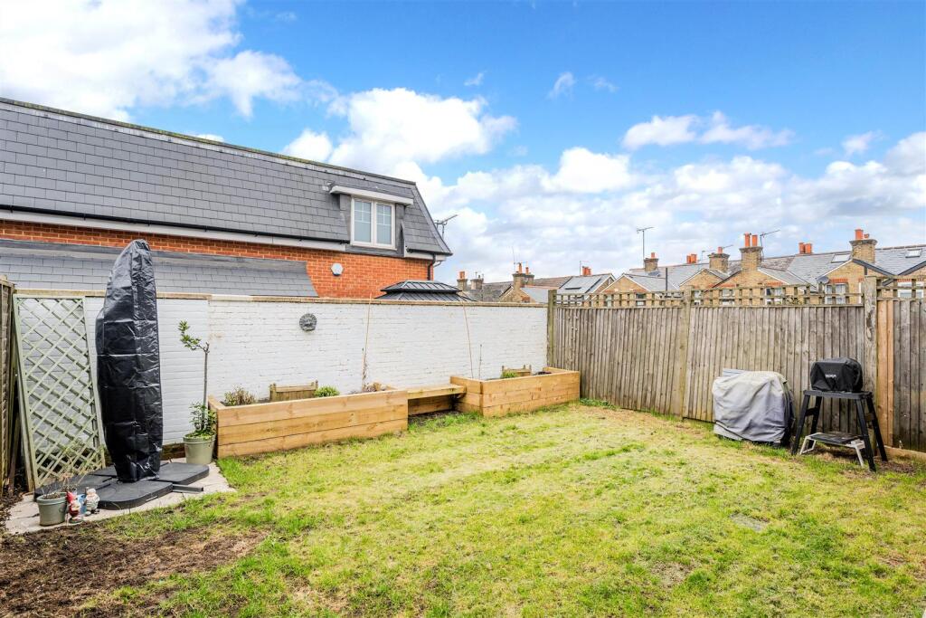 MIDDLE CLOSE (15).jpg