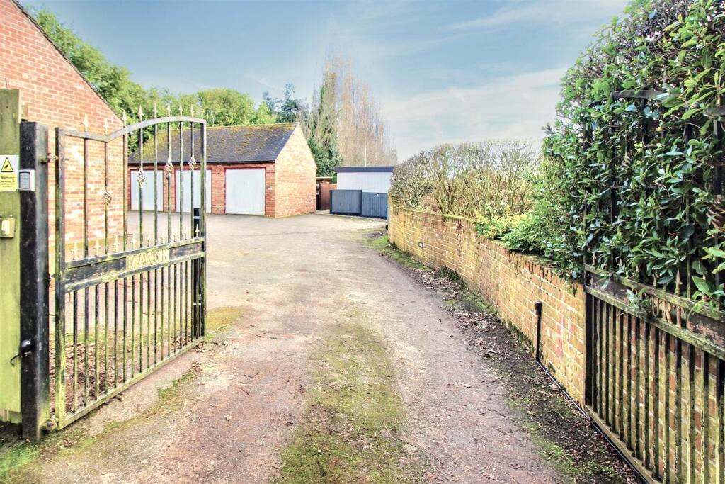 gates to courtyard.jpeg