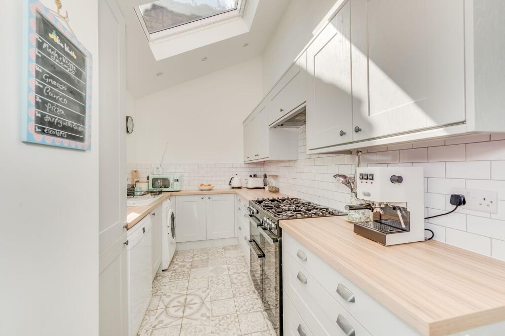 LOUNGE, KITCHEN AND DINER