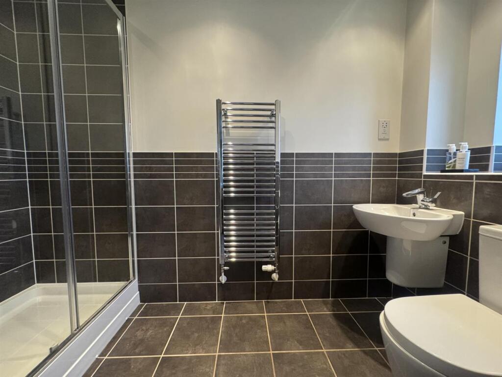 ensuite.jpg