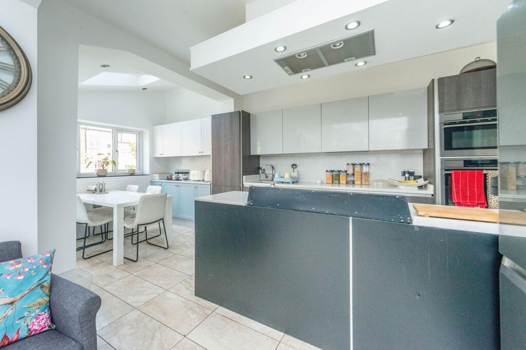 KITCHENS AND RECEPTION ROOMS