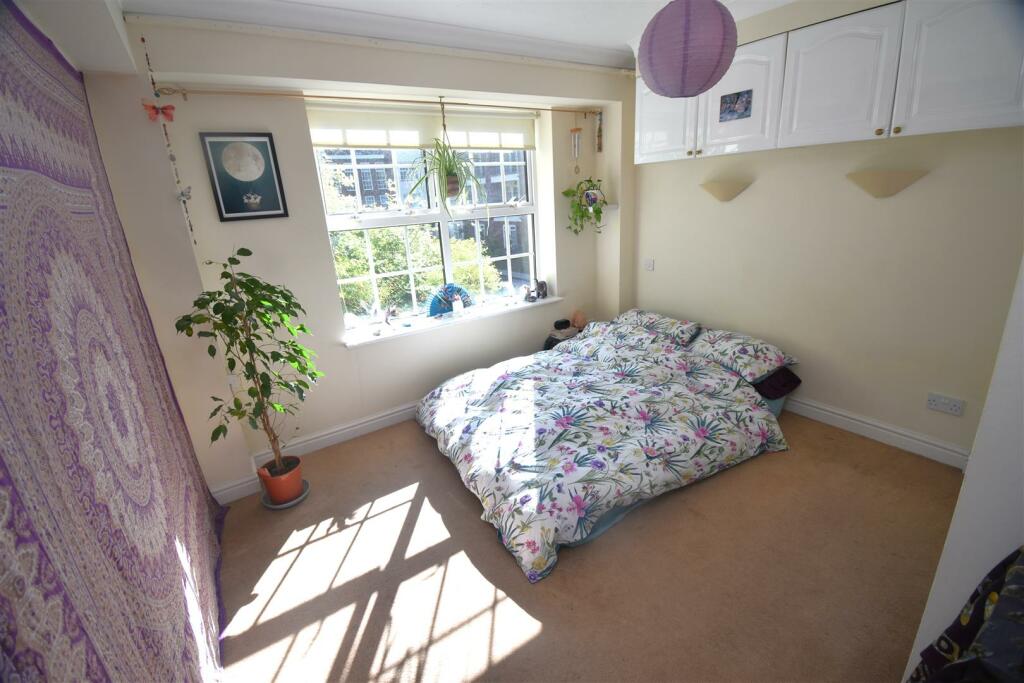 Bedroom .JPG