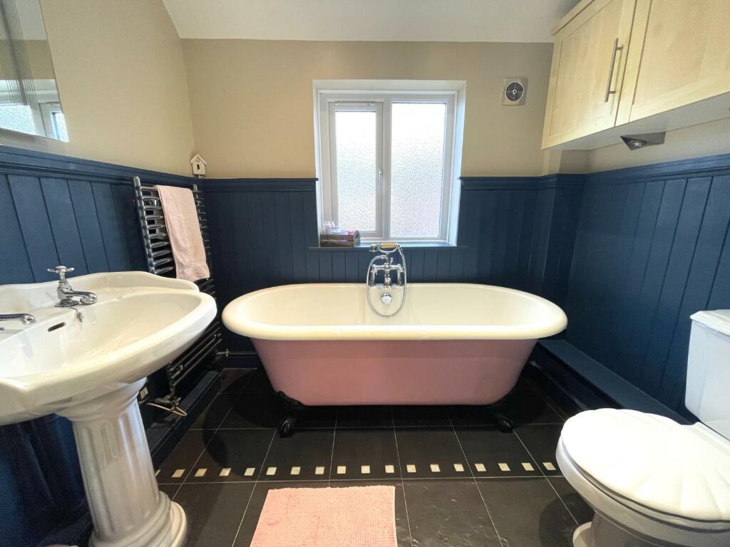 Bathroom.JPG