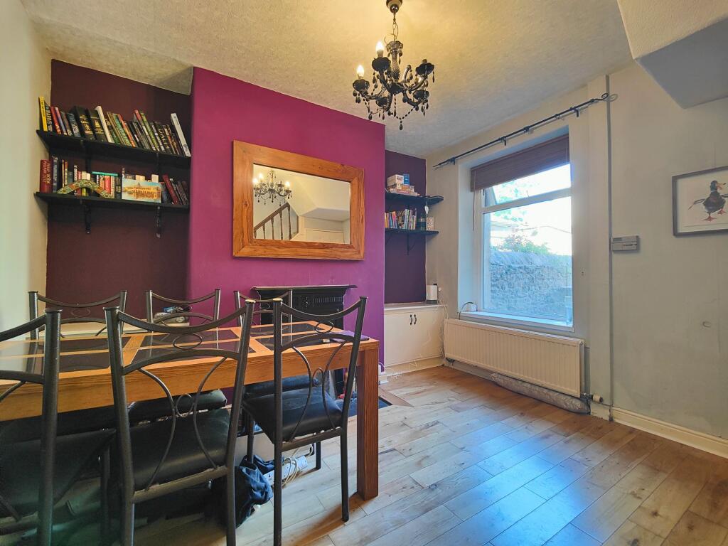 2 Reception Rooms