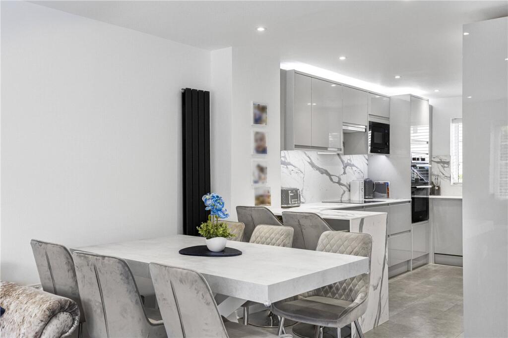 Kitchen/Dining Area