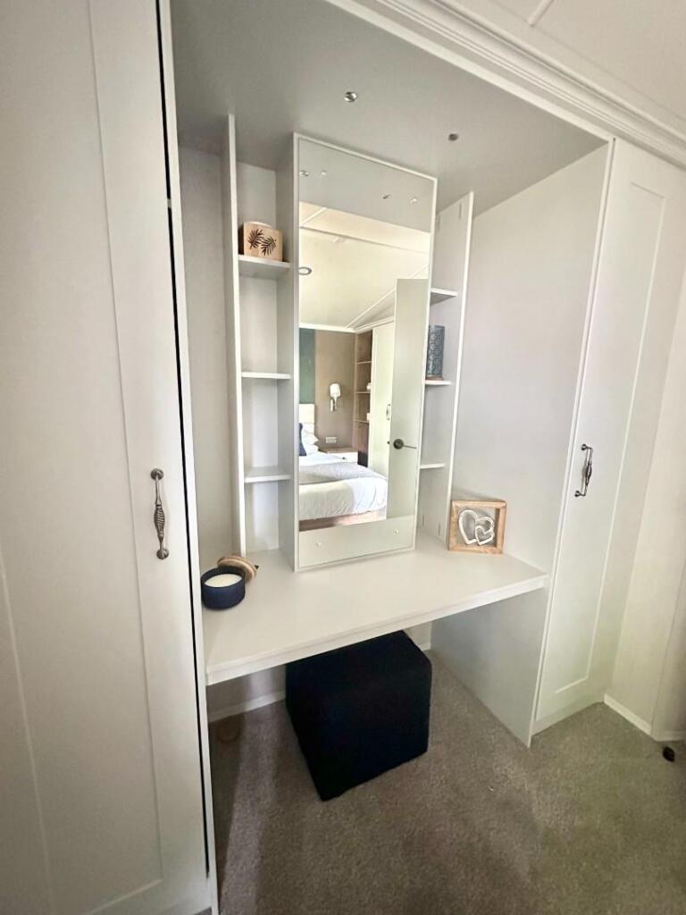 dressing table 1.jpeg