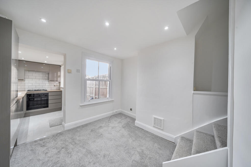 1372950-10-6900e7...