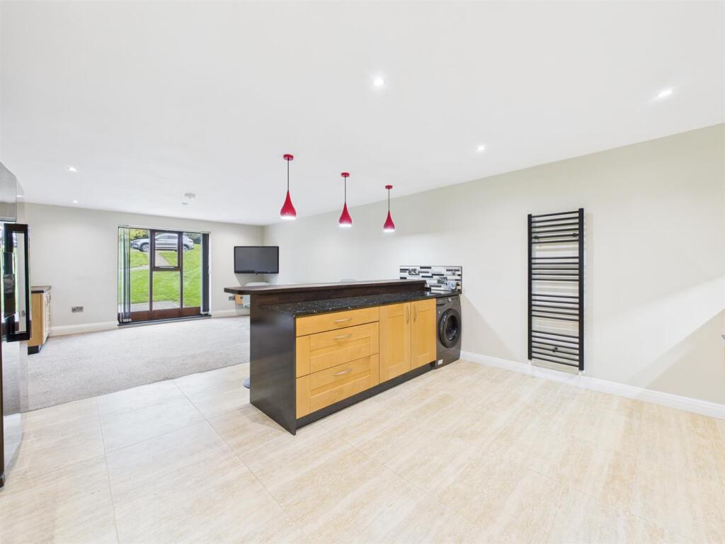 Spacious Open Plan Living Kitchen