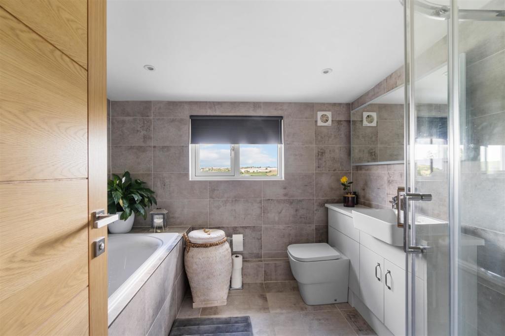Bedroom 1 Ensuite