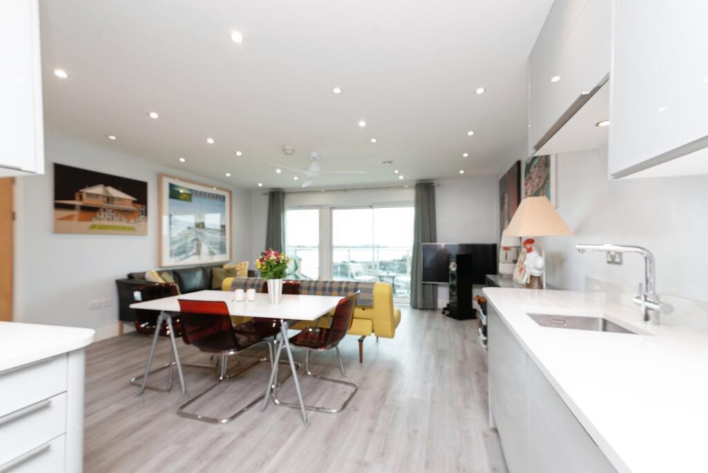 Living/Dining Area