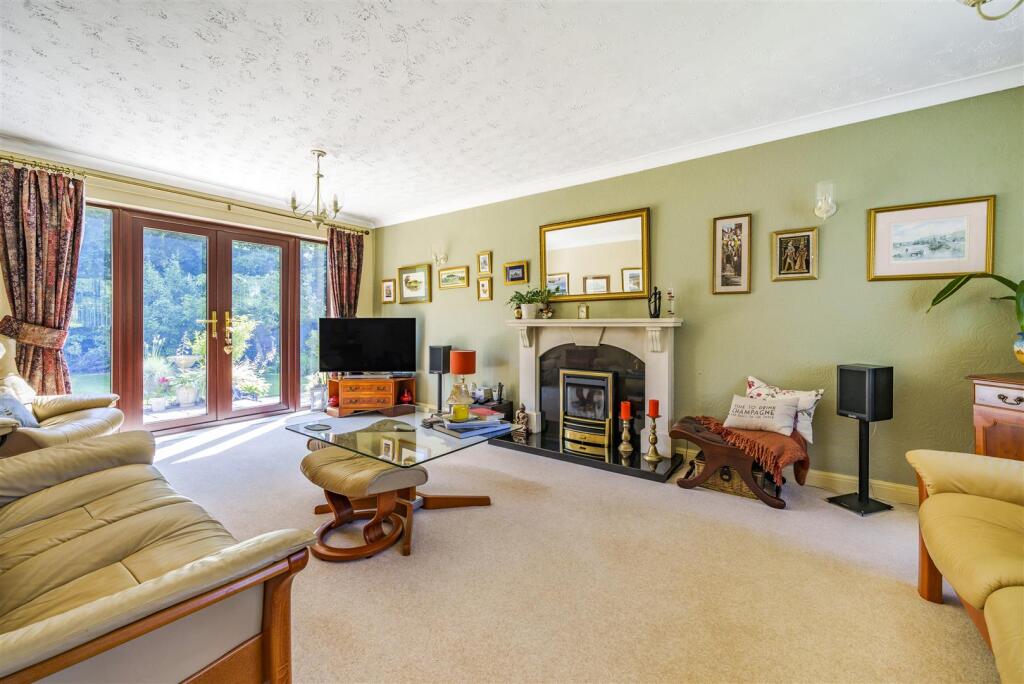 8 Dove Close, Towcester