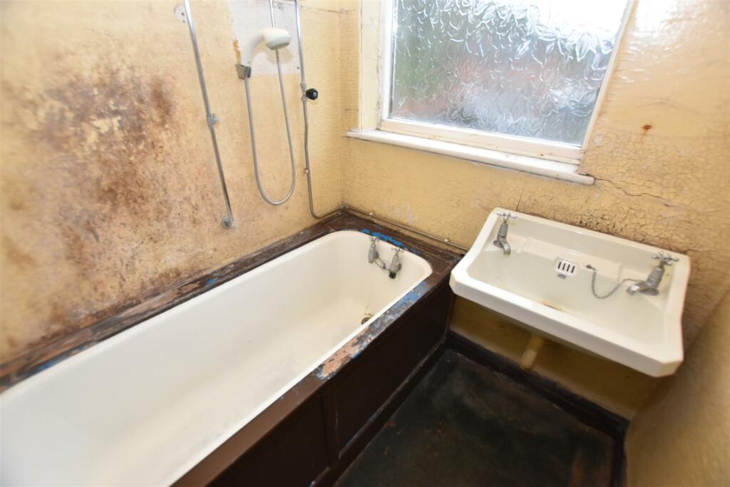 Bathroom.JPG