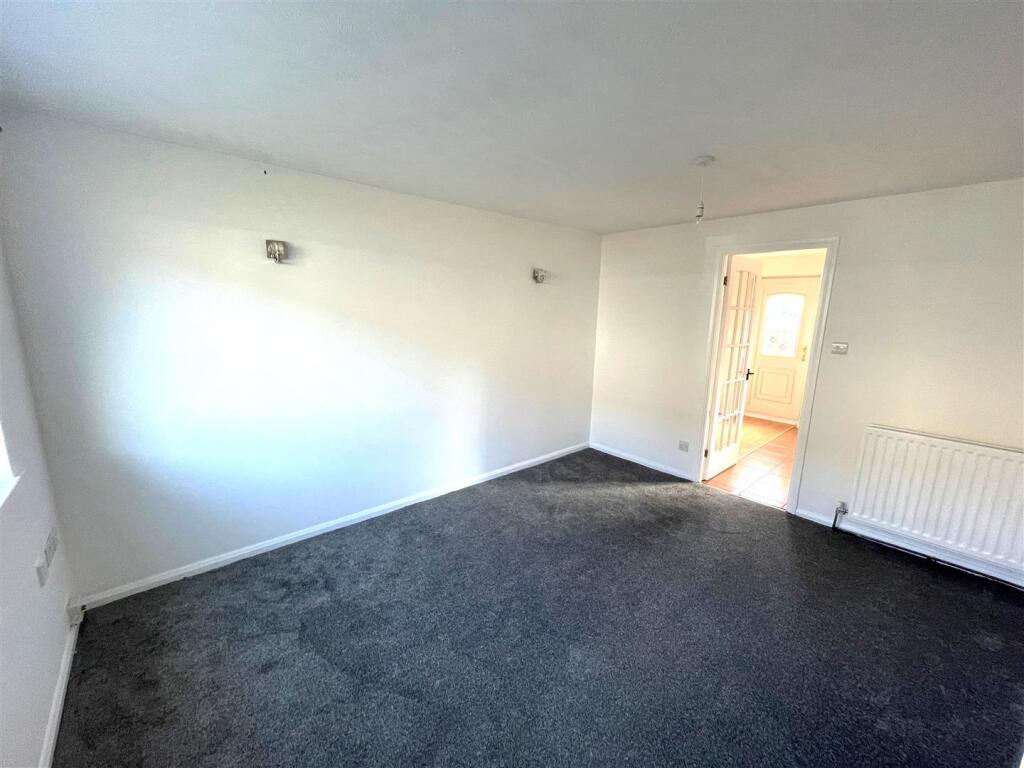 Lounge 1.jpg