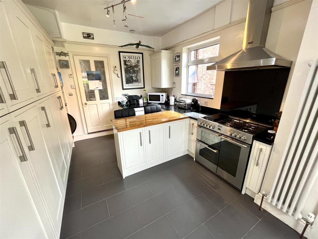 Breakfast Kitchen Aspect 3.jpg