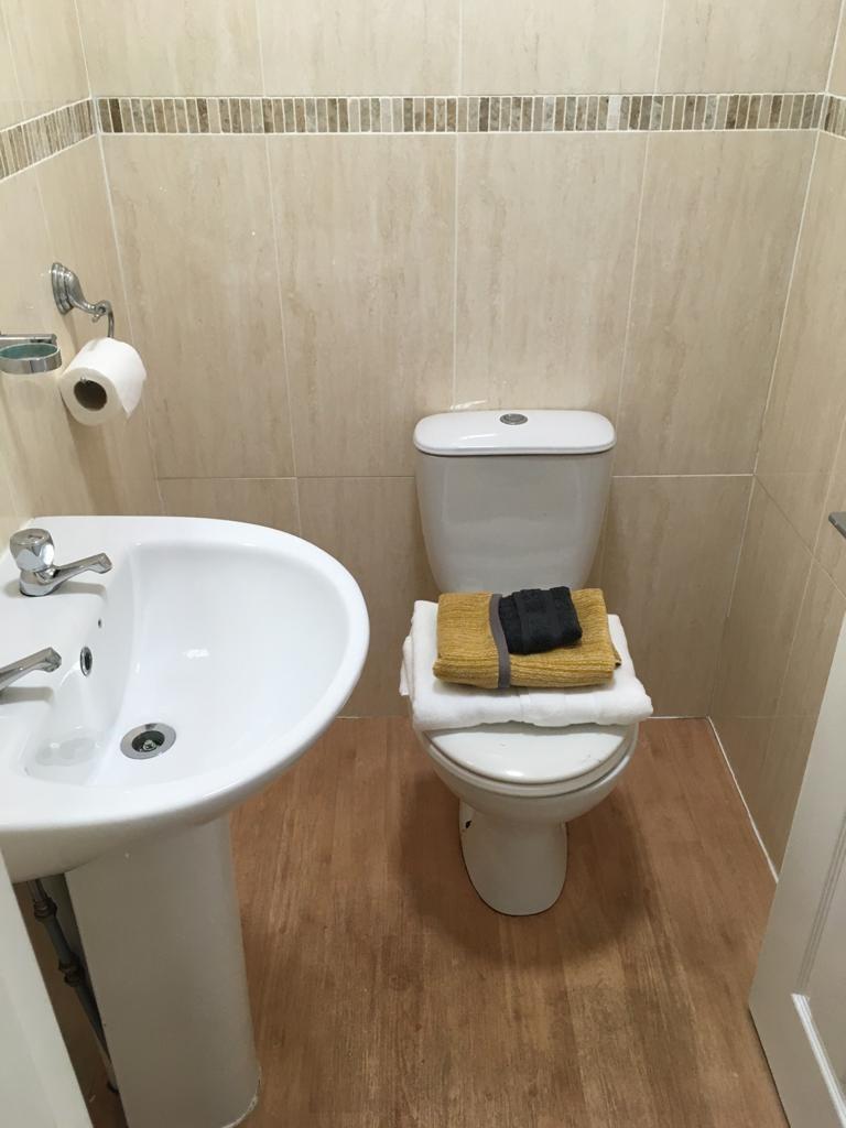 48) 30 Cranbrook Avenue Toilet 31.07.2020.jpg