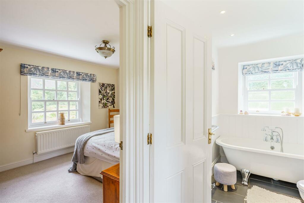 Bedroom / Bathroom